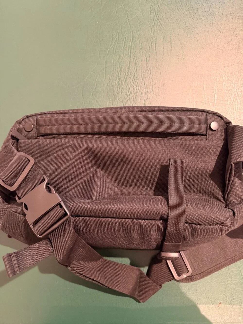 NWOT Comecase Hard Shell Camera Sling Bag DSLR Mirrorless Water Resistant Black